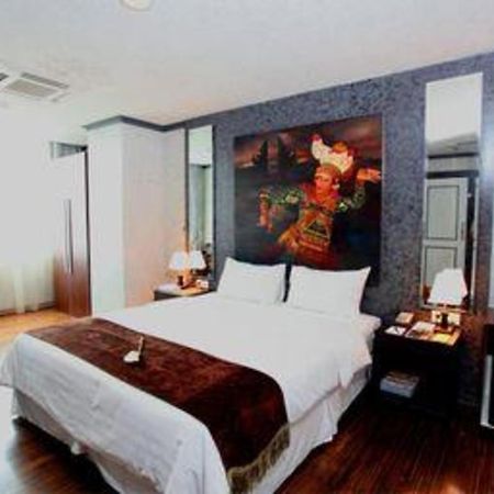Amos Cozy Hotel Melawai Jakarta Exterior photo