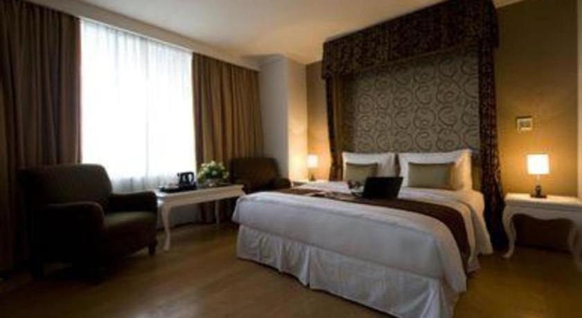 Amos Cozy Hotel Melawai Jakarta Exterior photo