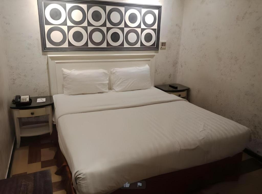 Amos Cozy Hotel Melawai Jakarta Exterior photo