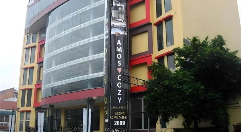 Amos Cozy Hotel Melawai Jakarta Exterior photo